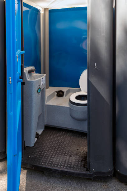 Best Portable restroom trailer rental  in Hollywood, FL